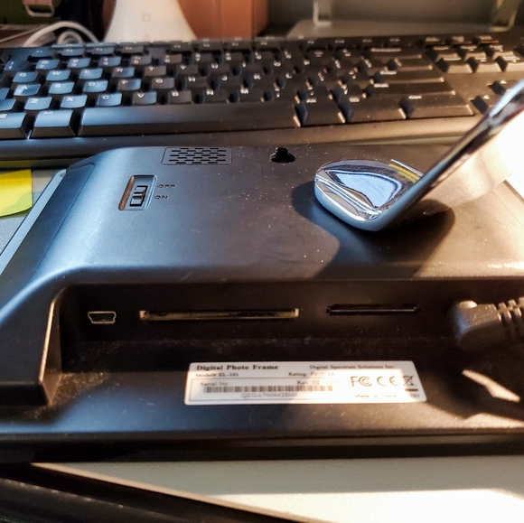 Digital photo frame Model# EL-101 - Picture 6 of 10